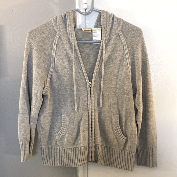 Super Cute & Comfy Gray Zip Up Crop Sweater w/ Hood & Pockets Size Large - Picture 2 of 9